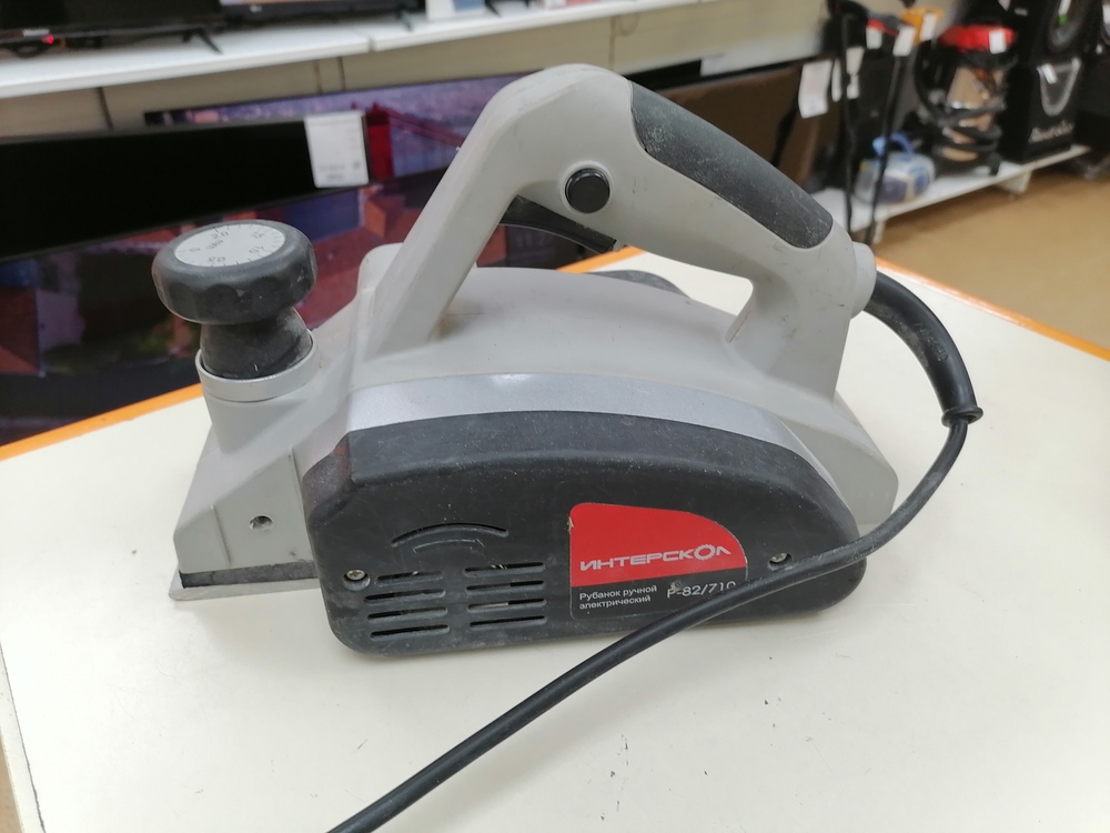 Электрорубанок Интерскол Р-82/710М