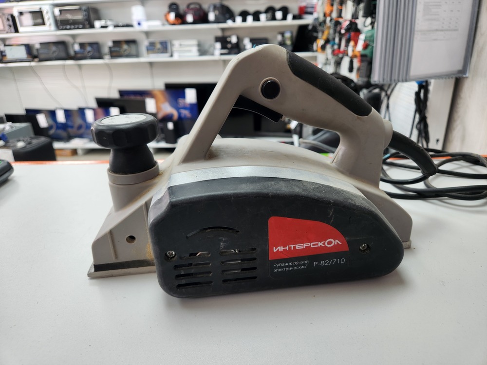 Электрорубанок Интерскол Р-82/710М