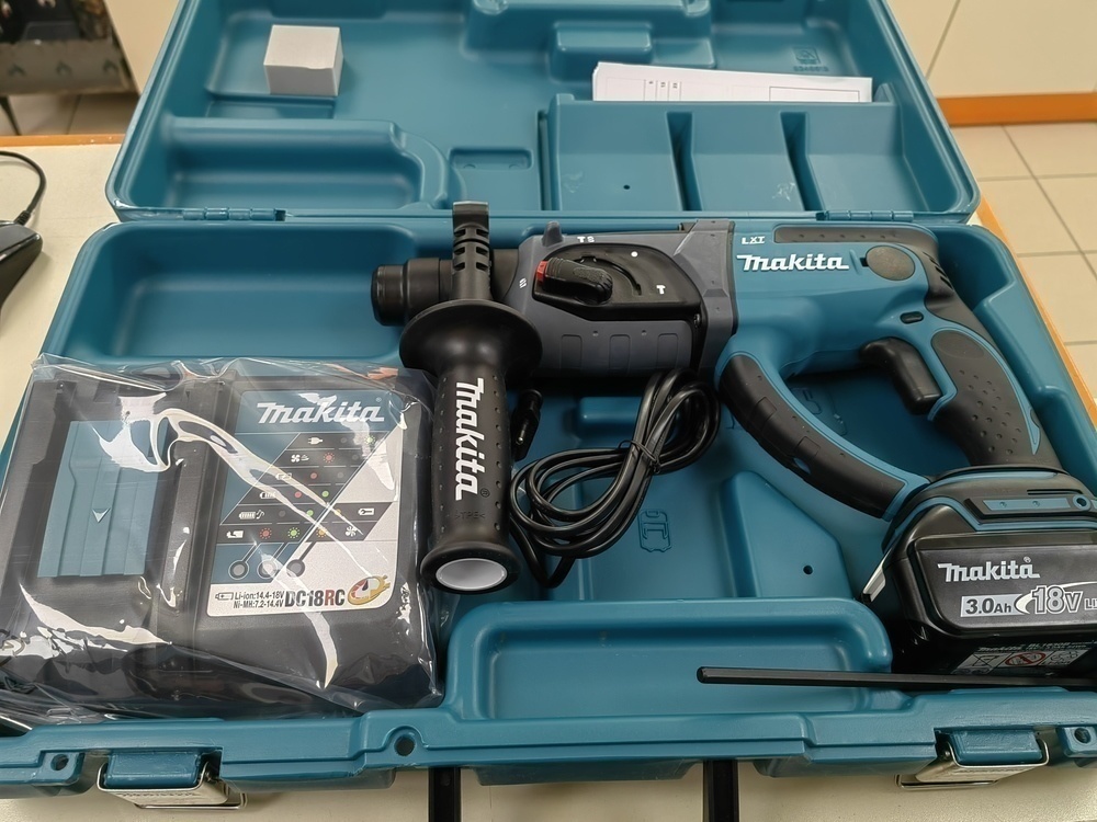 Перфоратор Makita DHR202RF