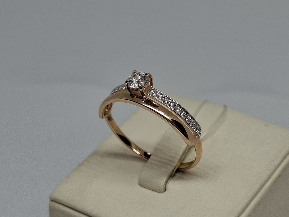 КОЛЬЦО С КАМНЯМИ (Au 585) КОЛЬЦО С КАМНЯМИ (Au 585)