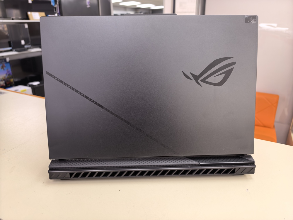 Ноутбук ASUS; Ryzen 9 8940HX, Geforce RTX 5070, 32 Гб, 5 Tb, Нет