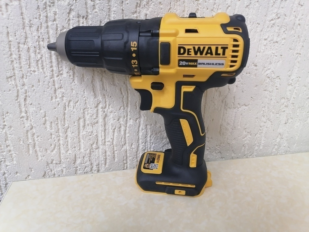 Шуруповерт Dewalt DCD771-D2;