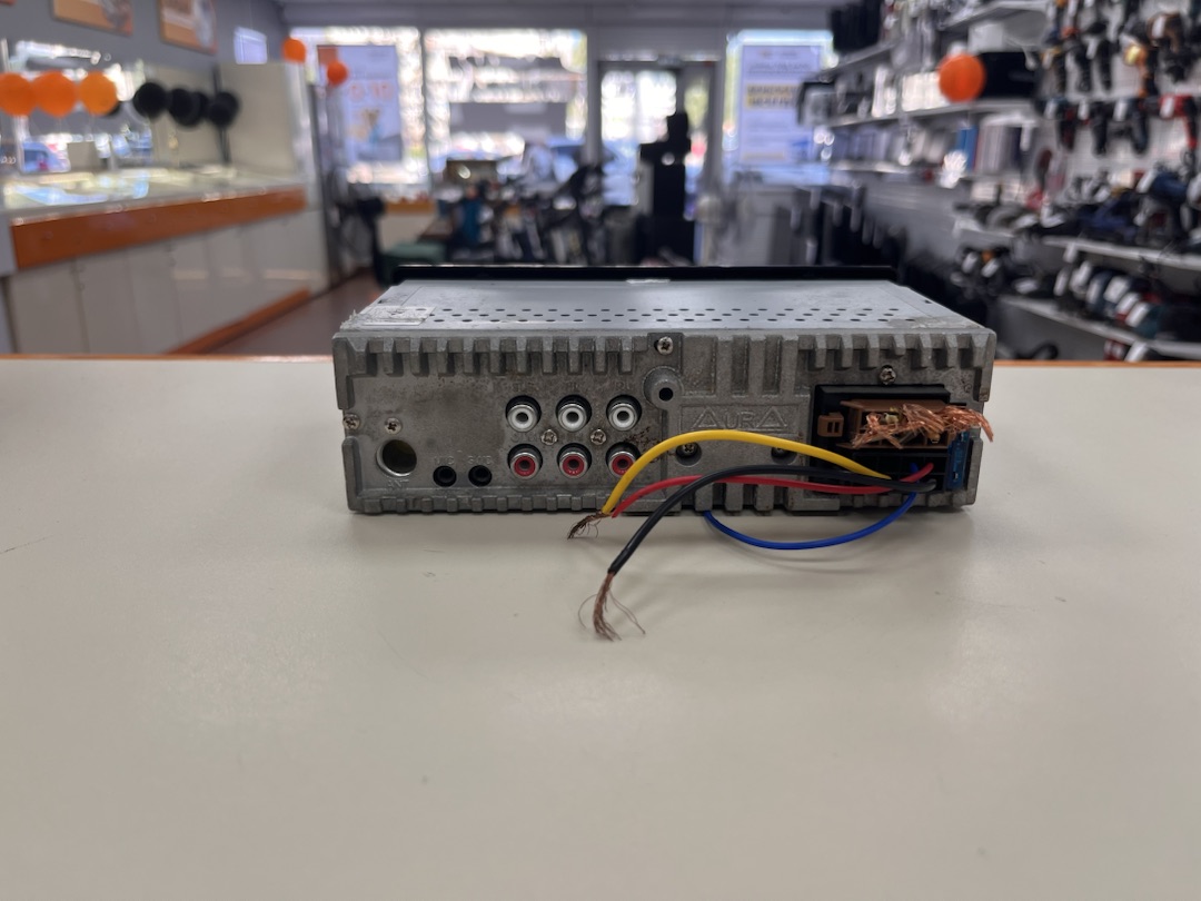 Автомагнитола Aura AMH-77DSP