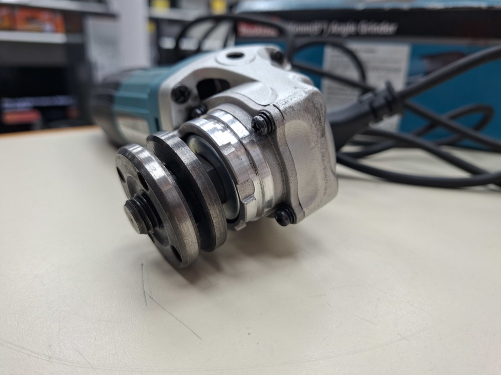 Угловая шлифмашина Makita GA5030