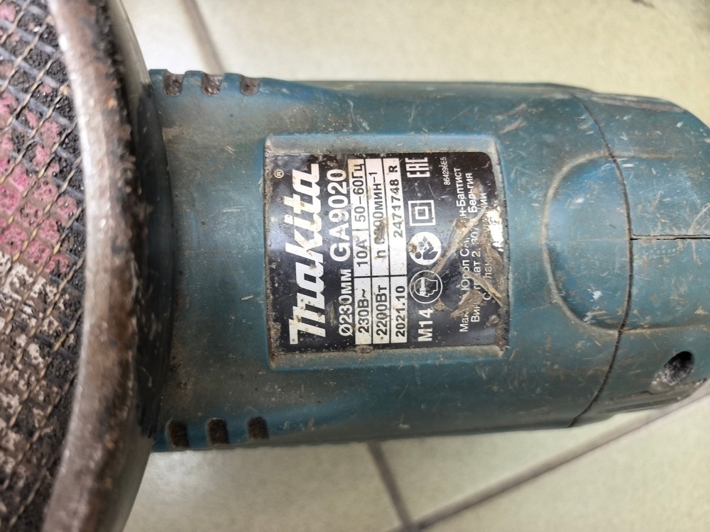 Угловая шлифмашина Makita GA9020