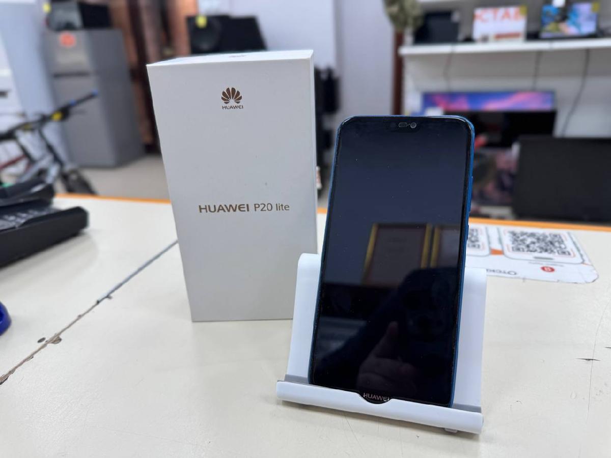 Смартфон Huawei P20 lite