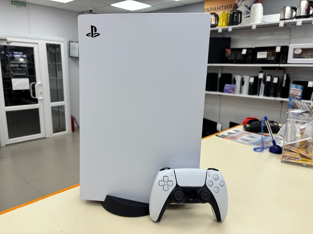 Игровая приставка PlayStation 5 825Gb (С дисководом)