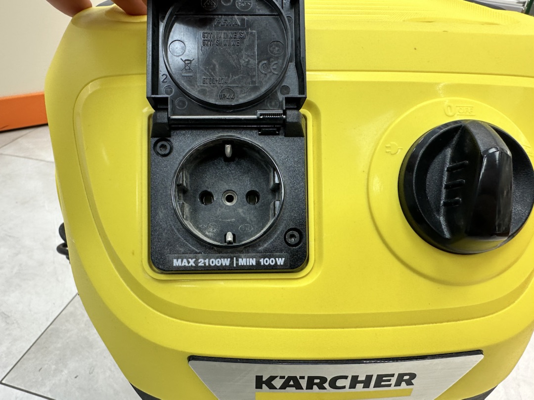 Пылесос Karcher WD 3;