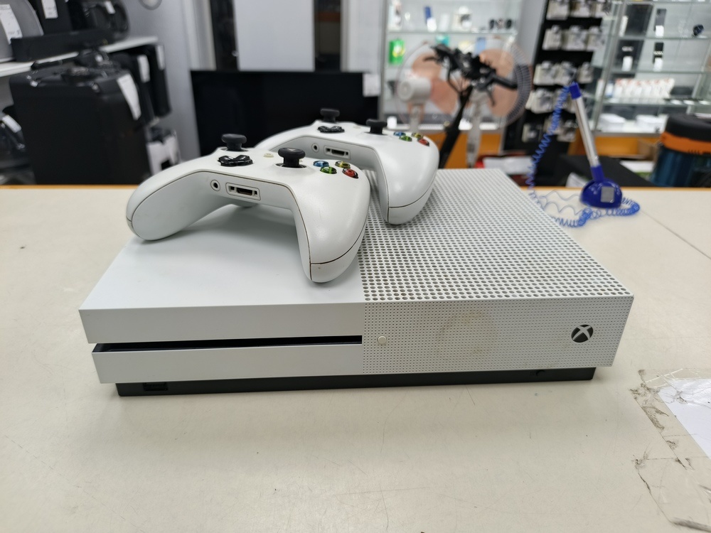 Игровая приставка Xbox One S 1TB