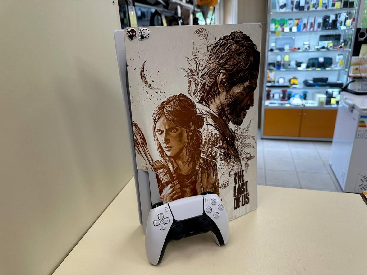 Игровая приставка PlayStation 5 825Gb (С дисководом)