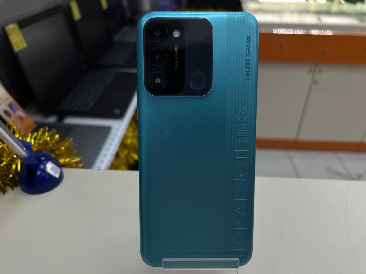 Смартфон Tecno Spark 8C 4/64