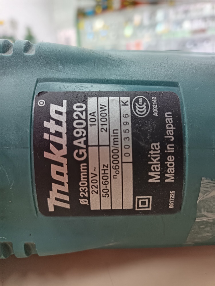 Угловая шлифмашина Makita GA9020.