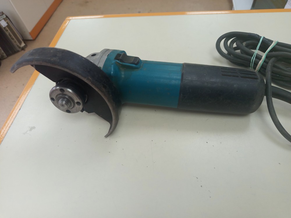 Угловая шлифмашина Makita 9558HN