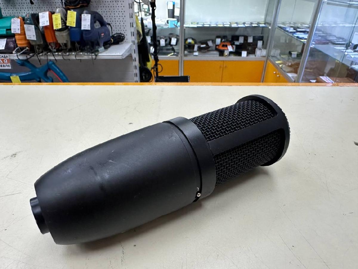 Микрофон AKG P120;