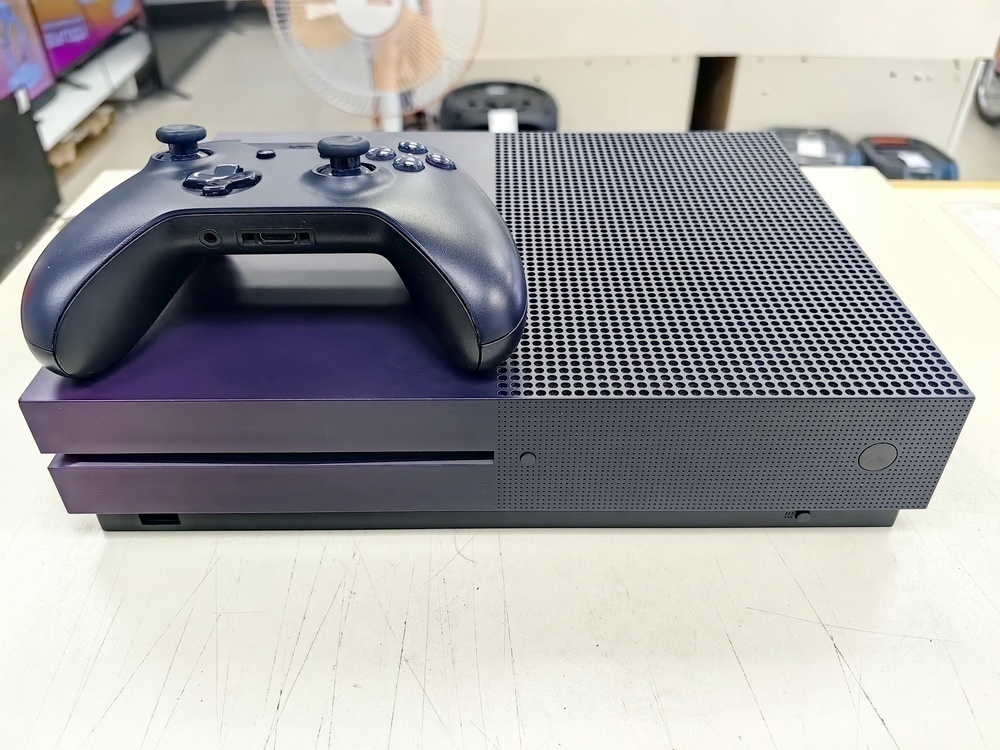 Игровая приставка Xbox One S 1TB Игровая приставка Xbox One S 1TB