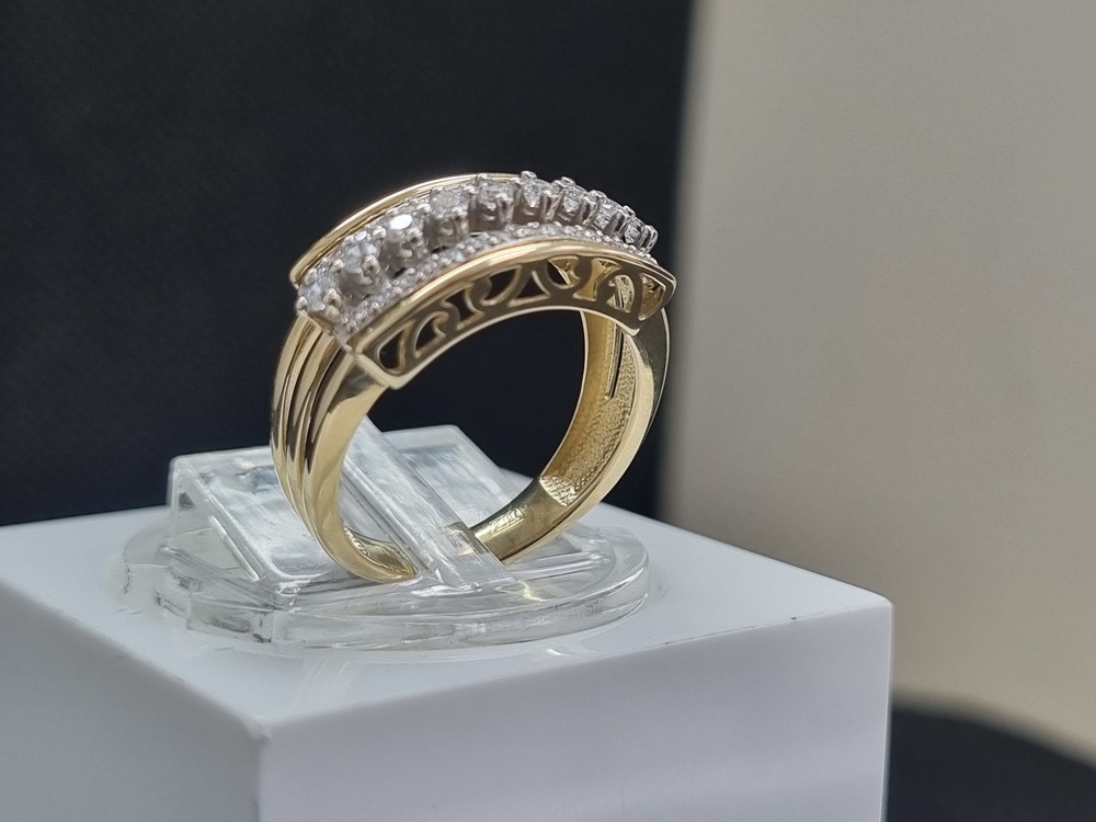 КОЛЬЦО С КАМНЯМИ (Au 585)