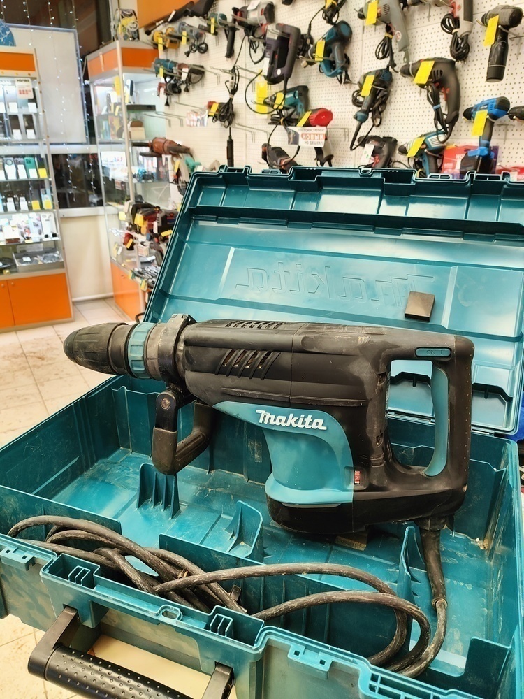 Отбойный молоток Makita HM1203C