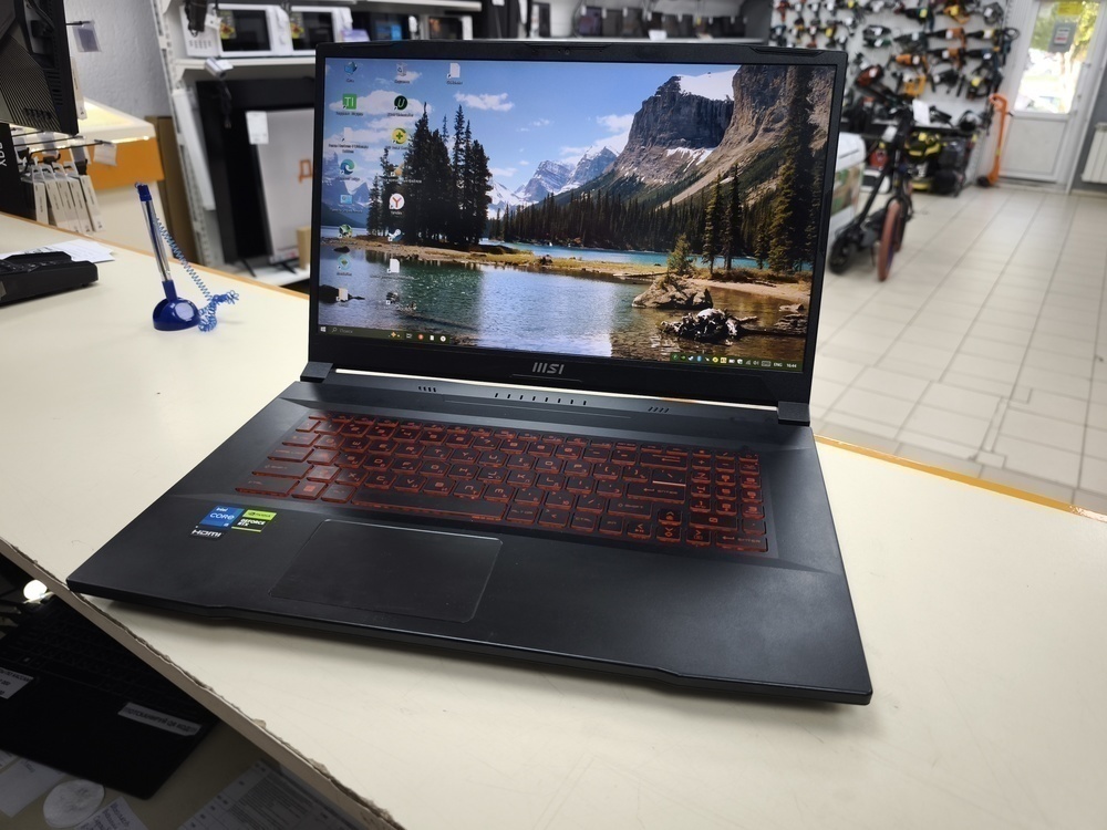 Ноутбук MSI MS-17L2; Core i5-11260H, GeForce RTX 2050, 8 Гб, 256 Гб, Нет