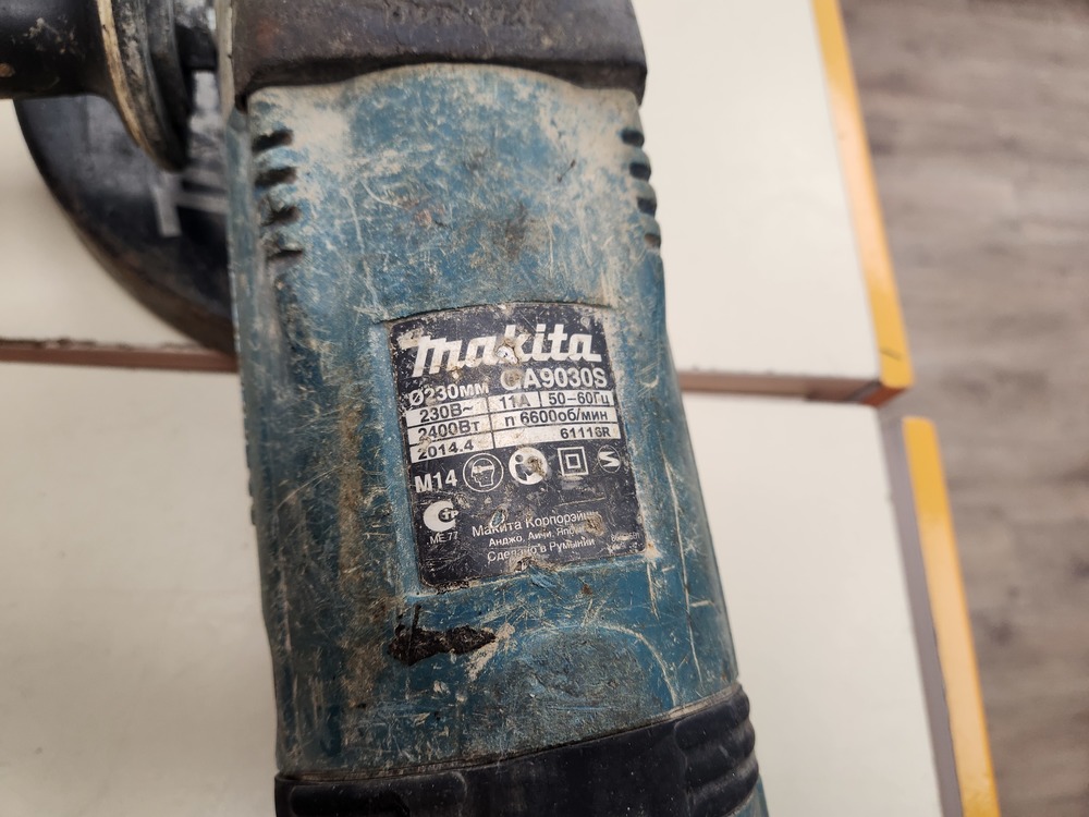 Угловая шлифмашина Makita GA9030S