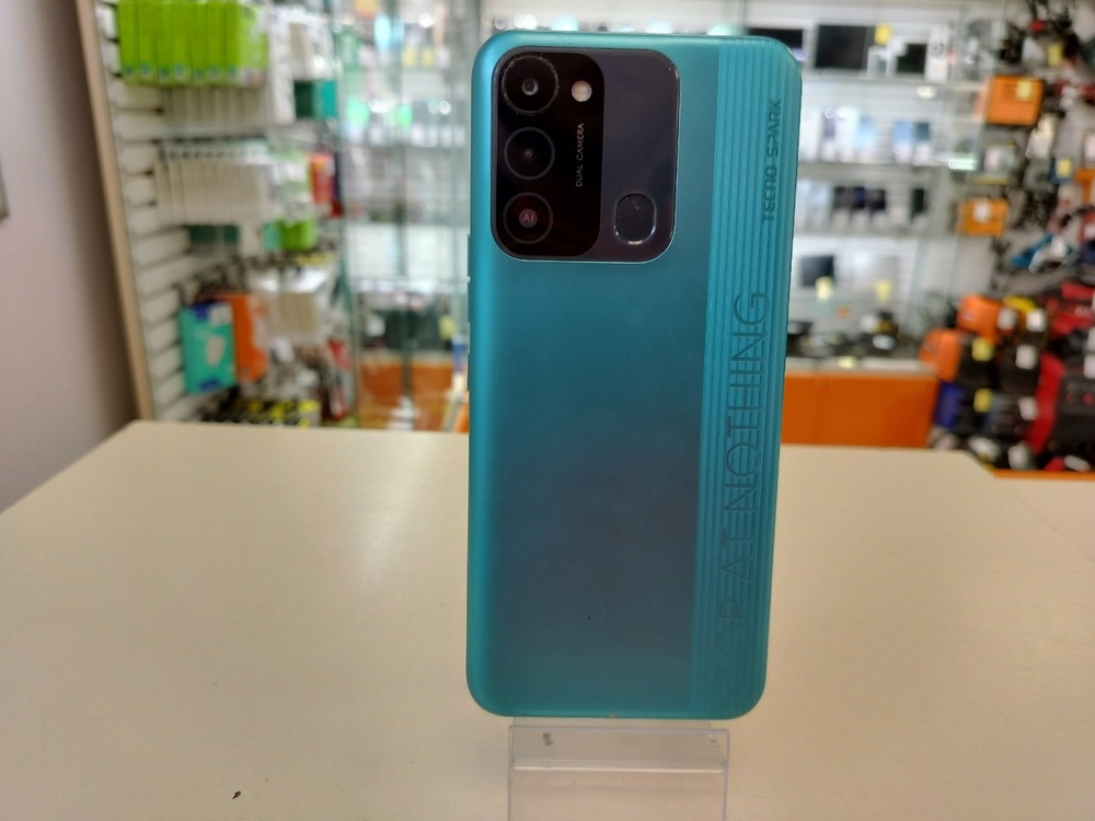 Смартфон Tecno Spark 8C 4/64