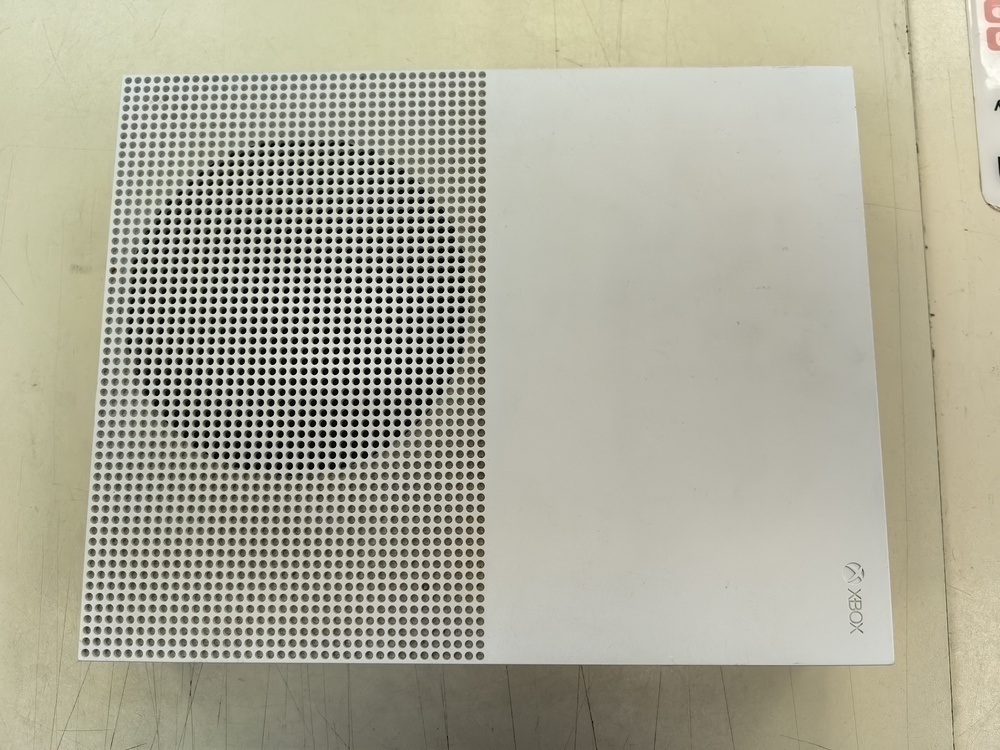 Игровая приставка Xbox One S 500Gb Игровая приставка Xbox One S 500Gb