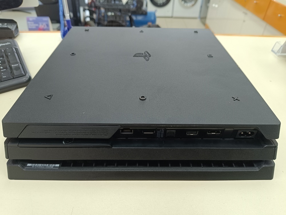 Игровая приставка PlayStation 4 Pro 1Tb Игровая приставка PlayStation 4 Pro 1Tb