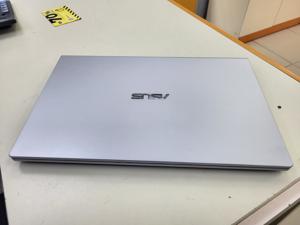 Ноутбук ASUS R521J; Core i3-1005G1, GeForce MX110, 6 Гб, 256 Гб, Нет