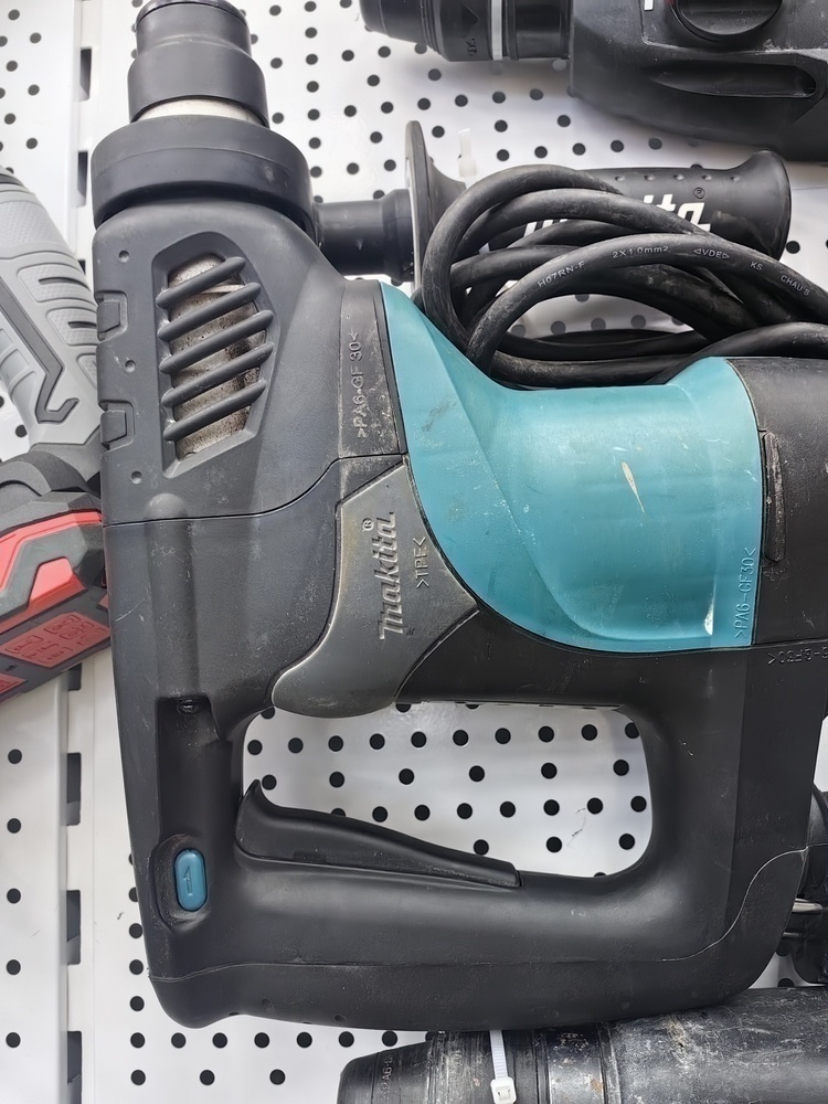 Перфоратор Makita HR 2810