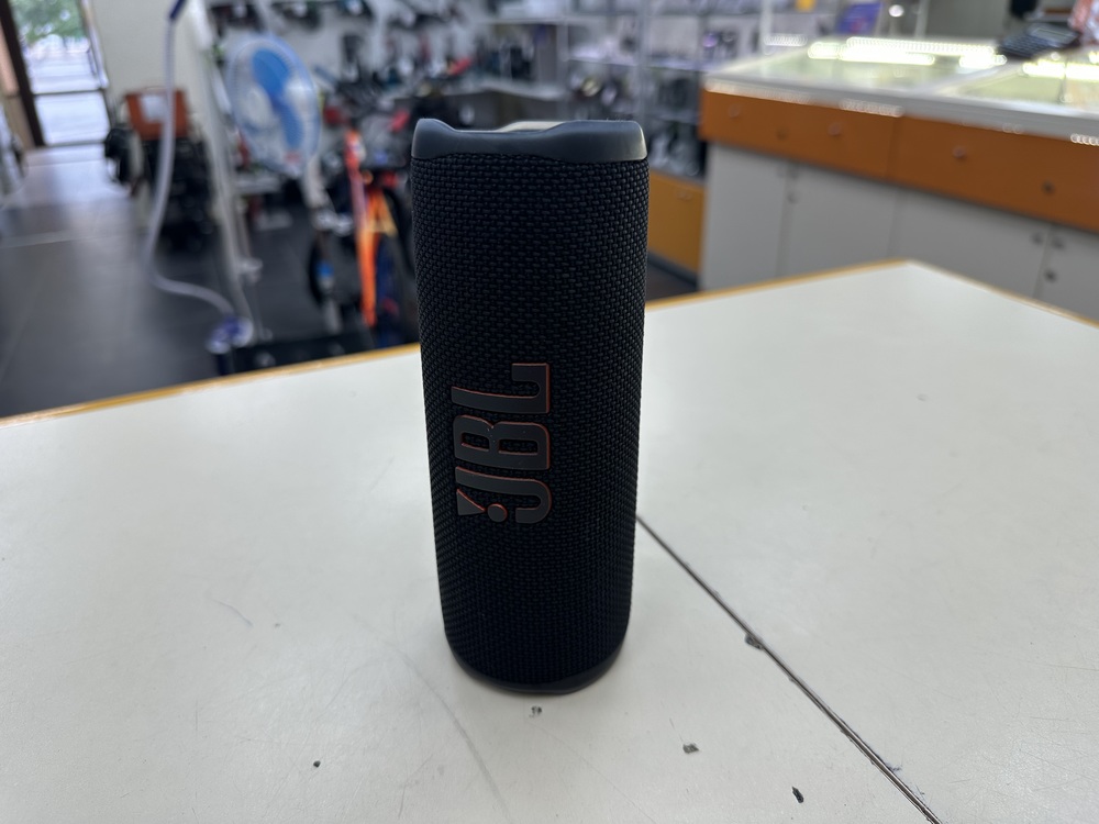 Портативная акустика JBL Flip 6;