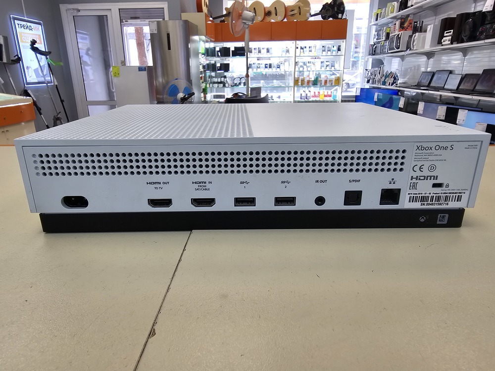 Игровая приставка Xbox One S 1TB Игровая приставка Xbox One S 1TB