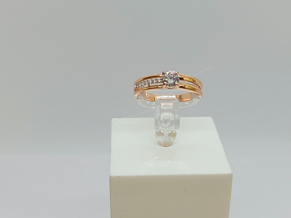 КОЛЬЦО С КАМНЯМИ (Au 585)