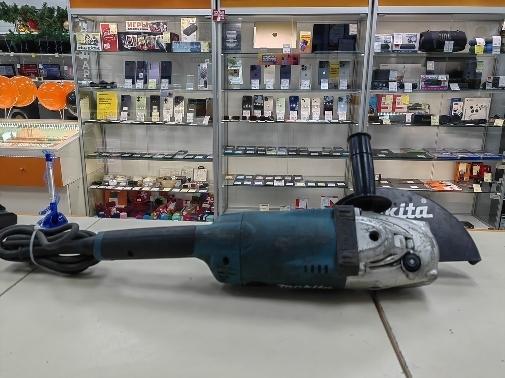 Угловая шлифмашина Makita GA9020