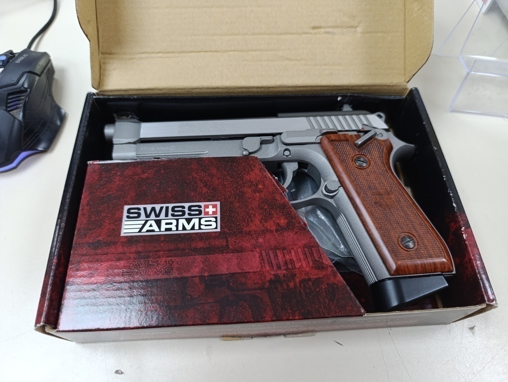 Пистолет пневматический Swiss Arms SA92