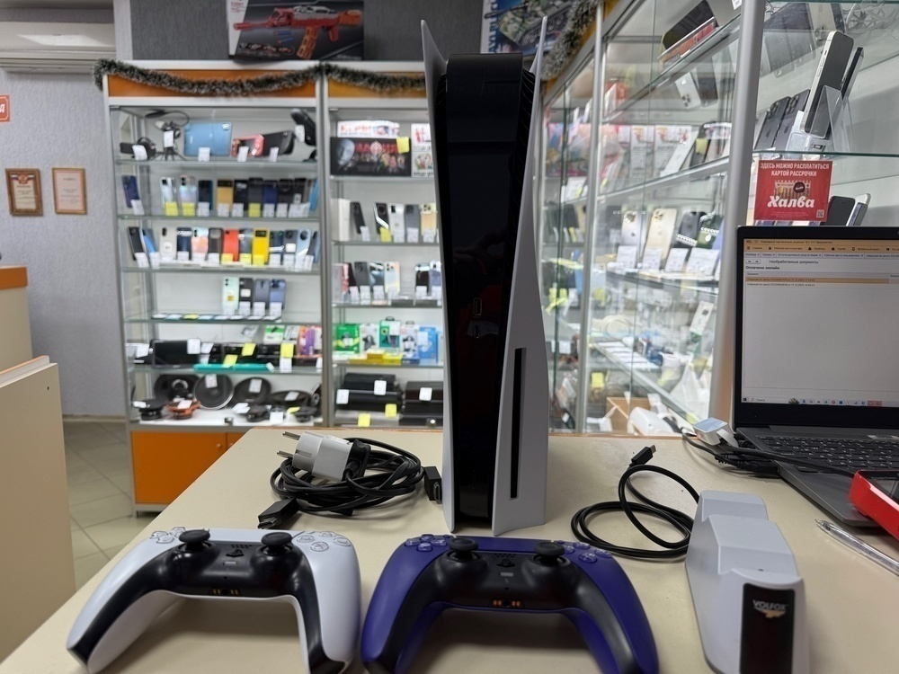 Игровая приставка PlayStation 5 825Gb (С дисководом)