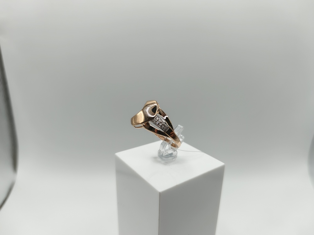 КОЛЬЦО С КАМНЯМИ (Au 585)