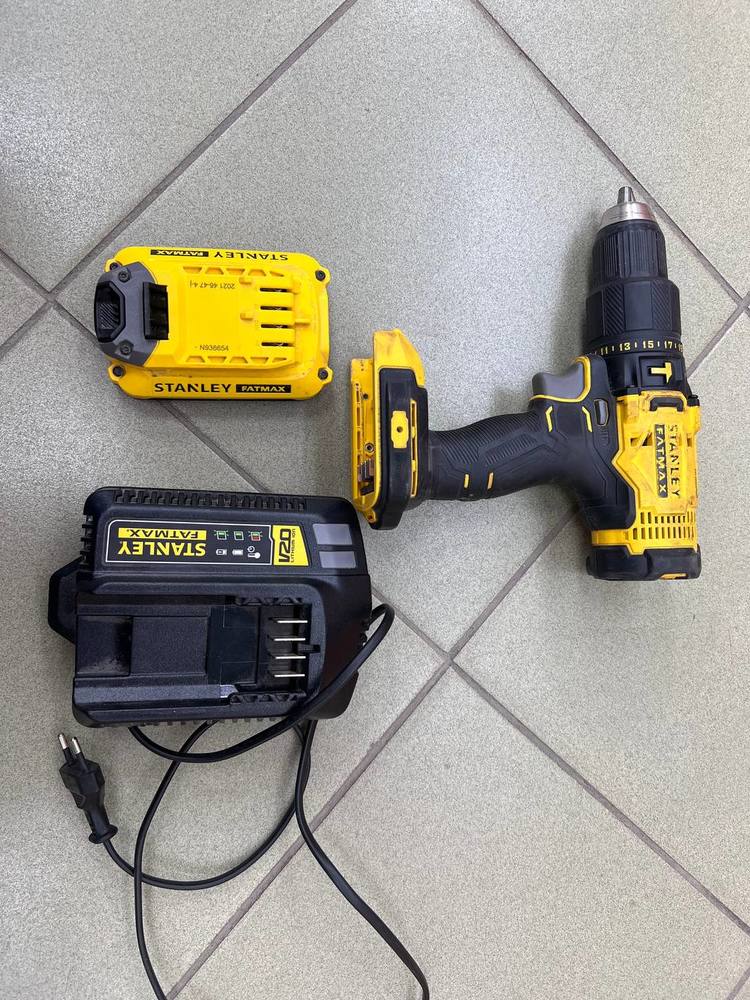 Шуруповерт Stanley SCD711;