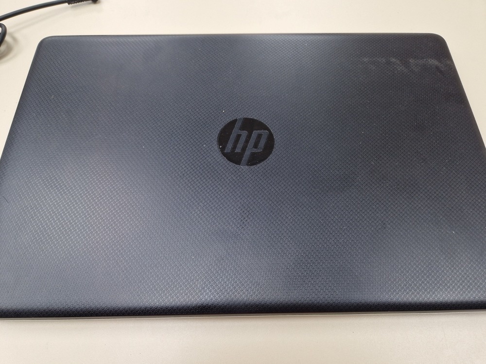 Ноутбук HP 15-dr0460ur; A9-9425, Radeon 530, 8 Гб, 256 Гб, Нет