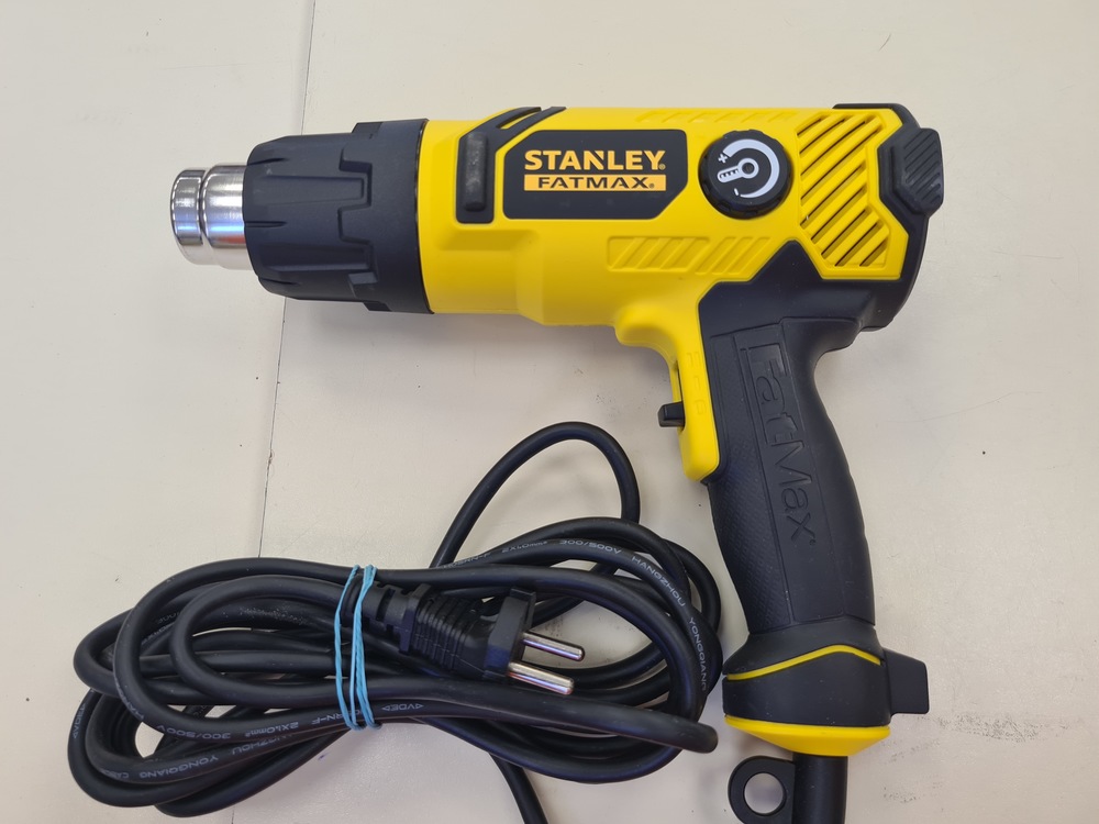 Строительный фен Stanley FME670