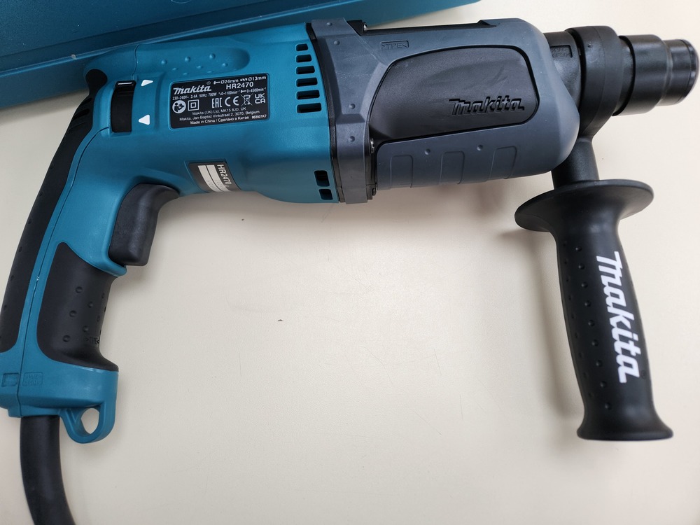 Перфоратор Makita HR 2470
