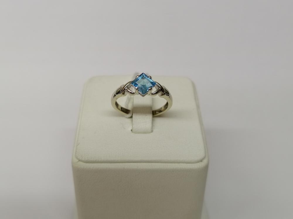 КОЛКМ585 КОЛЬЦО С КАМНЕМ (Au 585)