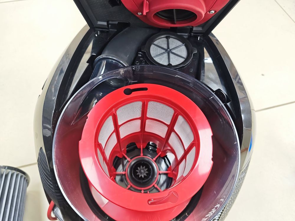 Пылесос Bosch ProPower 2500w;
