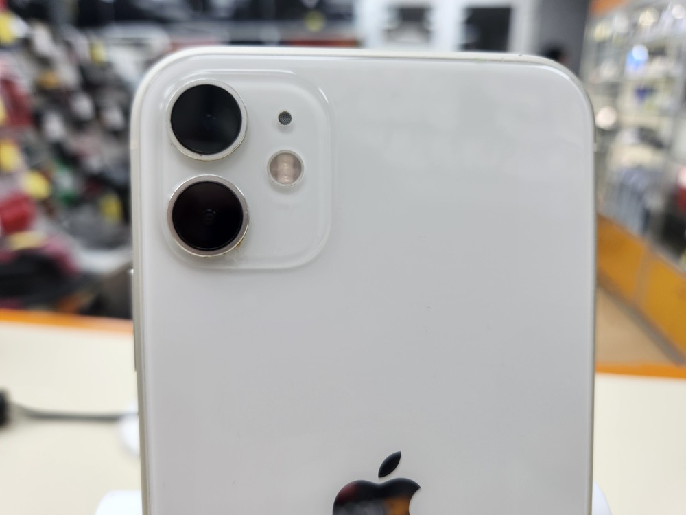 Смартфон Apple iPhone 11 64Gb