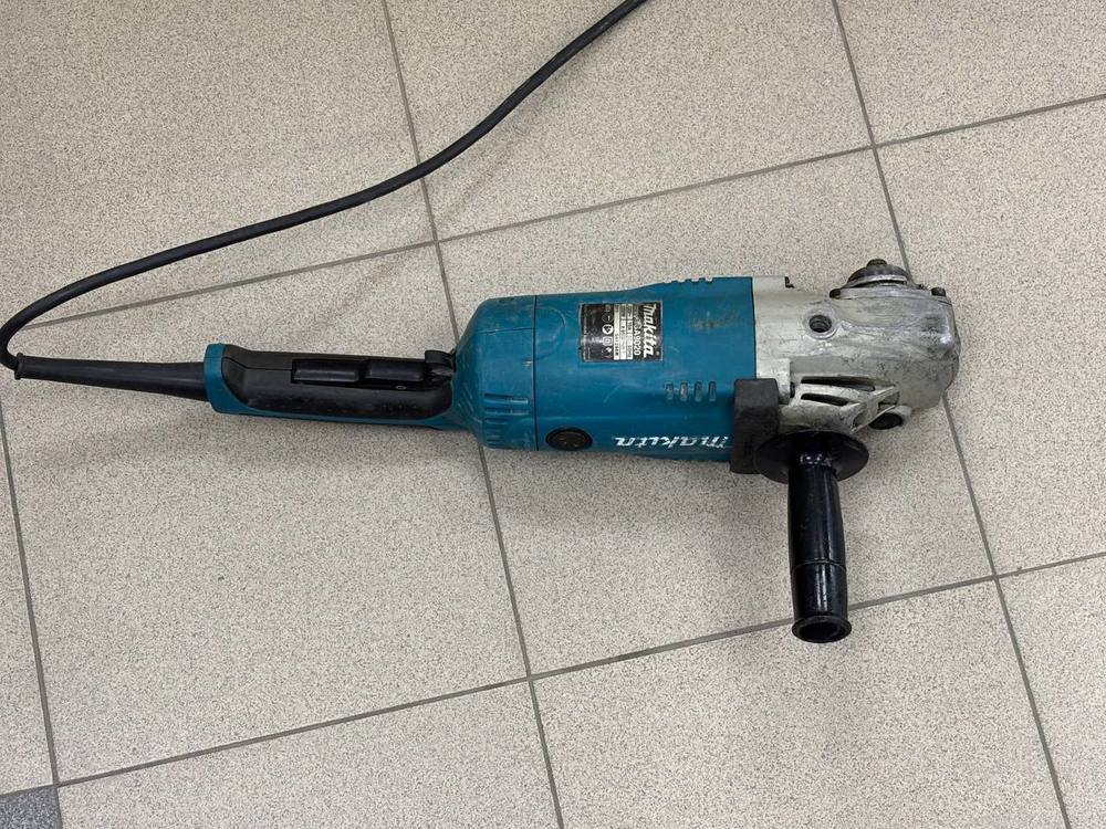 Угловая шлифмашина Makita GA9020