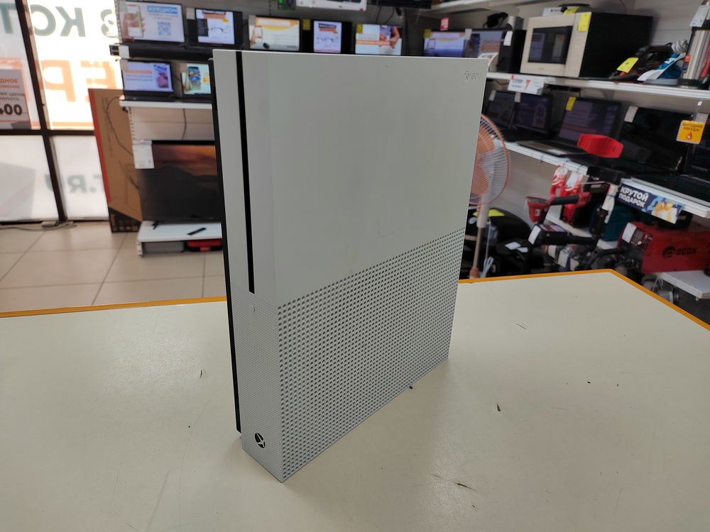 Игровая приставка Xbox One S 500Gb Игровая приставка Xbox One S 500Gb