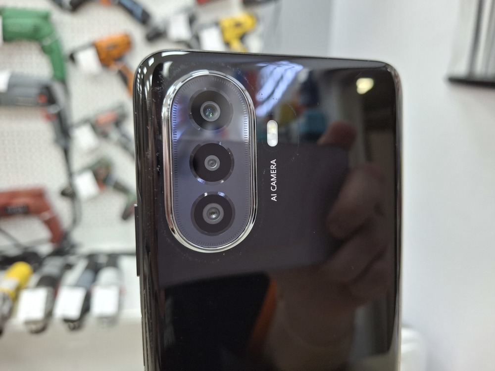 Смартфон Huawei Nova Y70 128