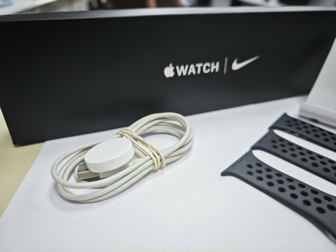 Смарт-часы Apple Watch SE 2020 44mm