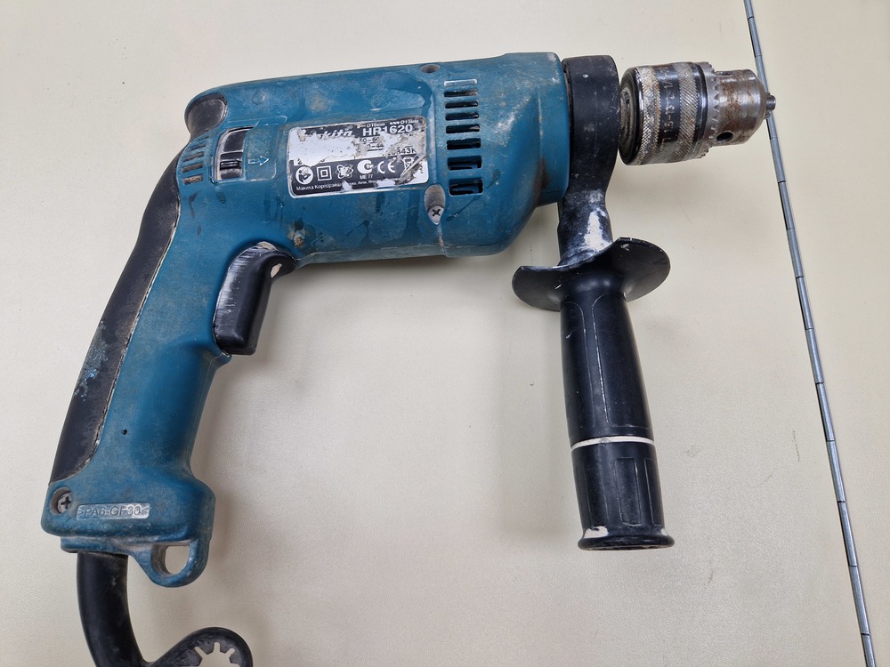 Дрель-ударная Makita HP1620.