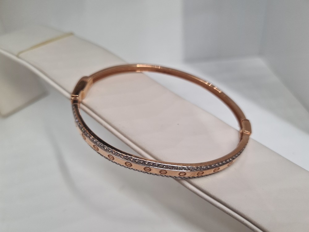 бр5006 БРАСЛЕТ ЖЕСТКИЙ с камнями (Au 585)