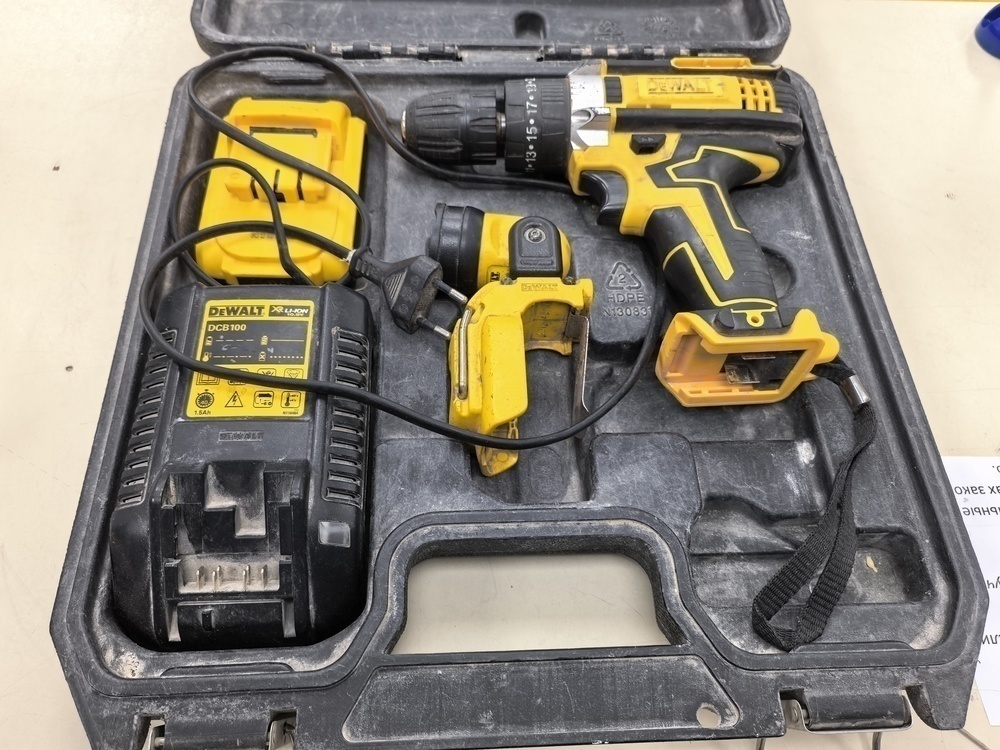 Шуруповерт Dewalt DCB112