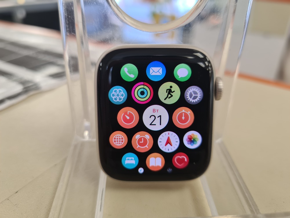 Смарт-часы Apple Watch SE 2022 44mm